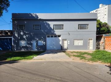 Departamento de 8 ambientes, Rosario · Propiedad en Venta - Galpón + 2 Departamentos