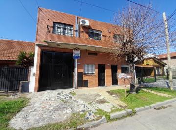 Casa de 8 ambientes, San Isidro · Casa Multifamiliar en 2 Plantas. Apto Profesional. Oportunidad!