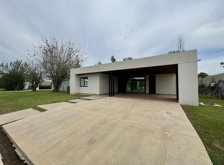 Casa · 188m² · 5 Ambientes · 2 Cocheras