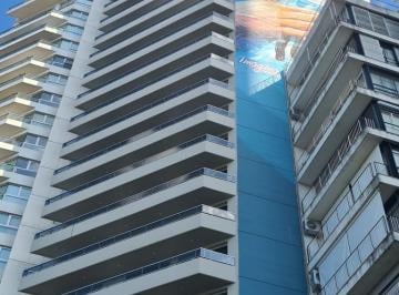 Departamento de 5 ambientes, Rosario · Av Libertad y San Juan. Piso 3 Dorm. con Patio - Excepcional. Real Categoría Frente Al Rio