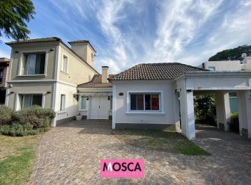 Casa · 200m² · 5 Ambientes · 2 Cocheras · En Venta Casa en El Casco de Moreno
