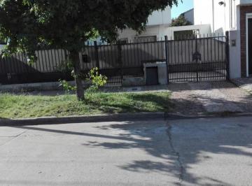 Casa · 70m² · 2 Ambientes · 1 Cochera · Casa en Lote Propio, con Patio y Garage, Villa Sarmiento
