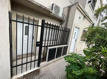 PH · 38m² · 2 Ambientes · PH Al Frente 2 Amb con Patio. Impecable! a m de La Plaza