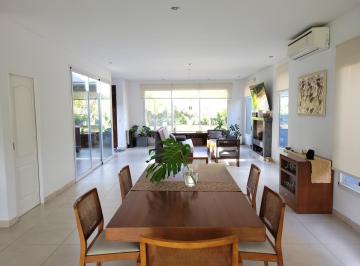 Casa · 230m² · 5 Ambientes · 2 Cocheras · San Agustín - Impecable Casa de 5 Ambientes con Pileta