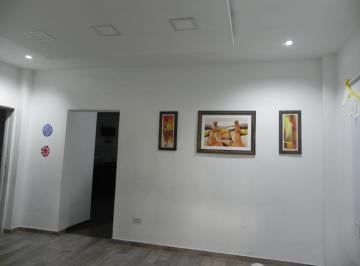 Casa de 8 ambientes, Tres de Febrero · Casa en 2 Plantas de 8 Amb. Cocheras y Patio con Fondo Libre y Quincho.