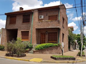 Casa de 6 ambientes, Tres de Febrero · Excelente Casa Esquina en 2 Plantas, Cochera Subterranea, 6 Amb 3 Baños, Etc.