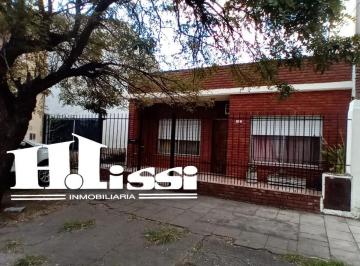 Casa · 253m² · 4 Ambientes · 3 Cocheras · Casa en Muy Buen Estado