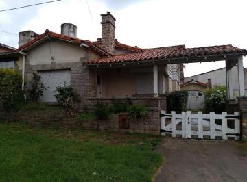 Casa · 233m² · 4 Dormitorios · 1 Cochera · Chalet Punta Mogotes a Una Cuadra de La Costa