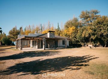 Campo · 122m² · 3 Ambientes · 2 Cocheras · Finca de 8 Has con Dos Casas en Cuadro Benegas