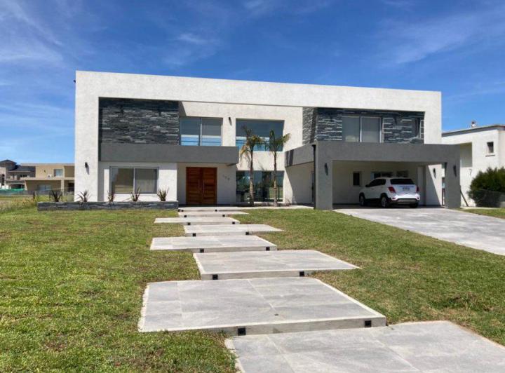 Casa · 5 Dormitorios