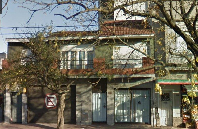 Casa con 4 dorm, 228m² y locales en Av. Independencia