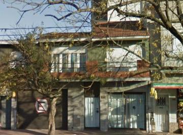 Casa · 190m² · 4 Dormitorios · Viviendas con Locales