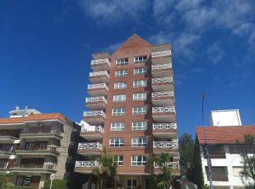 Quinta vacacional · 165m² · 3 Dormitorios · 1 Cochera · Semipiso Cuatro Ambientes con Dependencia