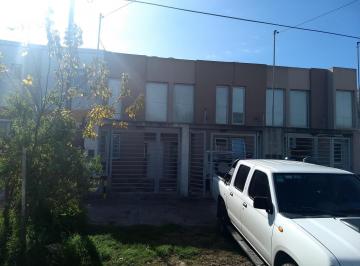 Casa · 90m² · 2 Dormitorios · 1 Cochera · Dúplex Tres Ambientes Punta Mogotes y Espacio Guardacoche