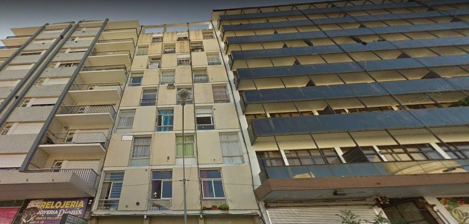 Departamento de un ambiente a la calle, en un 5 piso