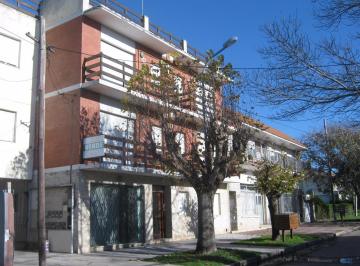 Departamento · 95m² · 2 Dormitorios · 1 Cochera · Tres Ambientes con Patio y Cochera