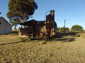 Casa · 65m² · 1 Cochera · Casa a Refaccionar en Los Acantilados