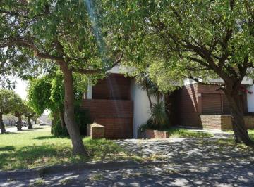 Casa · 360m² · 3 Dormitorios · 1 Cochera · Casa Punta Mogotes 4 Ambientes