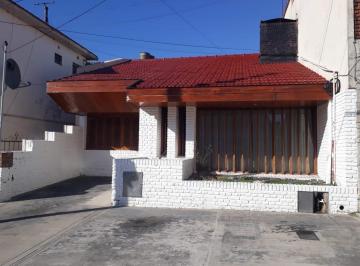Casa · 110m² · 2 Dormitorios · Casa de Tres Ambientes Punta Mogotes