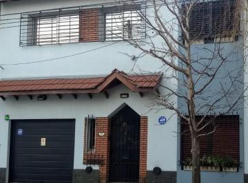 PH de 4 ambientes, General San Martín · PH Tipo Casa Al Frente con Cochera en San Martín Centro.