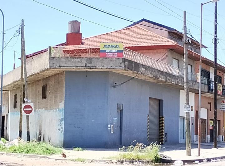 Casa · 240m² · 2 Ambientes · 1 Cochera