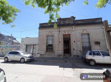 Casa · 221m² · 5 Ambientes · Casa Antigua Centrica