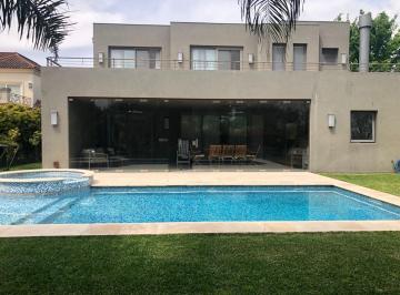 Casa · 310m² · 6 Ambientes · 2 Cocheras · Impecable Propiedad en El Mejor Barrio de Pilar! Excelente Acceso, Amenities, Zonas Verdes!