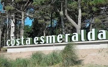 Casa de 4 ambientes, Costa Esmeralda · Alquiler - Costa Esmeralda - Barrio Senderos III - Casa 4 Amb. C/guardacoche