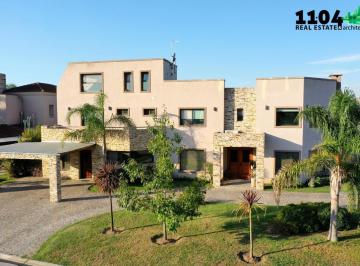 Casa · 360m² · 7 Ambientes · 2 Cocheras · Casa en Venta Haras Santa María Los Robles - Permuta