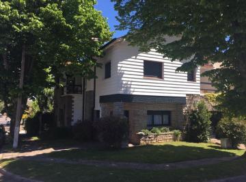 Casa · 200m² · 4 Dormitorios · 2 Cocheras · Excelente Chalet 5 Ambientes, Zona Chauvin, Mar del Plata