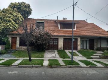 Casa · 300m² · 3 Dormitorios · 2 Cocheras · Chalet 4 Ambientes Zona Los Troncos, Dividido en Dos PH, Mar del Plata