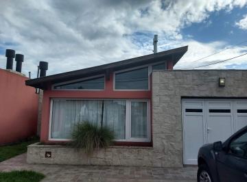 Casa · 120m² · 3 Dormitorios · 1 Cochera · Casa 4 Ambientes, Punta Mogotes, Mar del Plata