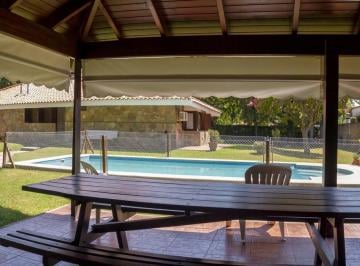 Casa · 250m² · 7 Ambientes · 2 Cocheras · Casa - Cotos de La Alameda - Piscina - Quincho - Permuta