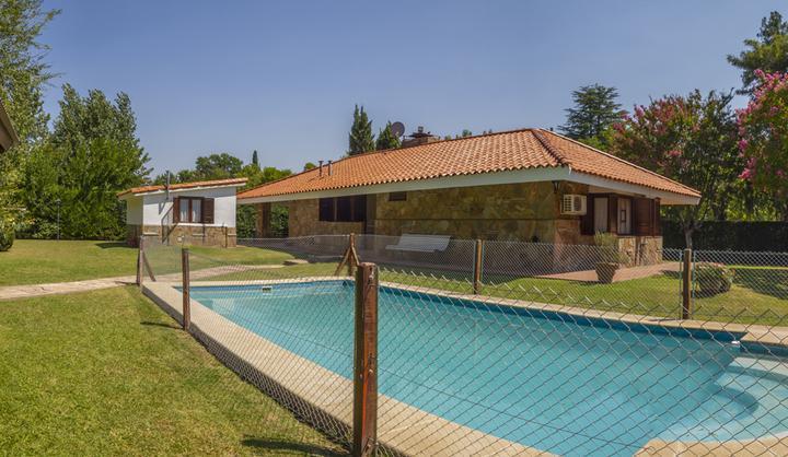 Casa · 250m² · 7 Ambientes · 2 Cocheras
