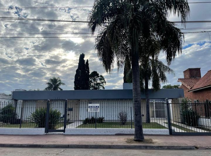 Casa · 250m² · 6 Ambientes · 2 Cocheras