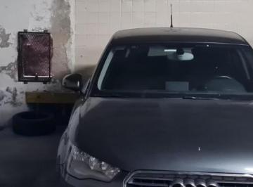 LUGAR PARA 2 AUTOS · Cochera Doble Fija Cubierta
