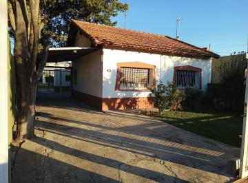 Casa · 200m² · 5 Ambientes · 2 Cocheras · Casa con Lote de 10 X 55 con PH en El Fondo Escucho Ofertas