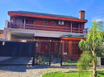 Casa de 6 ambientes, San Isidro · Divino Chalet de 4 Dorm. con Piscina en Barrio Golf. Lote de 360 m²