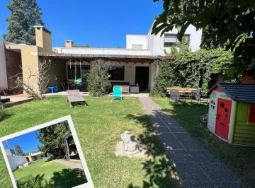 Casa · 230m² · 5 Ambientes · 1 Cochera · Casa en Venta, Pasaje Timbo Al 8800 - Fisherton