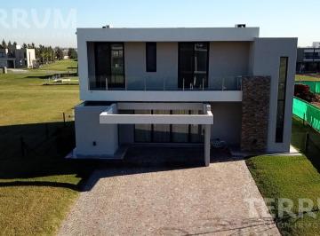 Casa · 220m² · 4 Ambientes · 2 Cocheras · Casa Venta Canning Barrio Terralagos