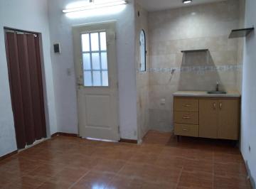 Casa de 2 ambientes, Lomas de Zamora · Depto T/ Casa Interno 2 Amb en 2 Ptas C/ Patio y Lavadero