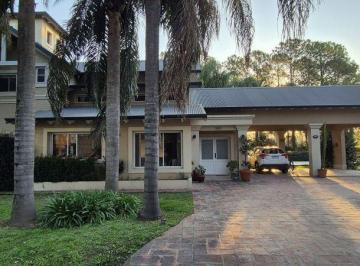 Casa · 253m² · 4 Dormitorios · 1 Cochera · El Paso