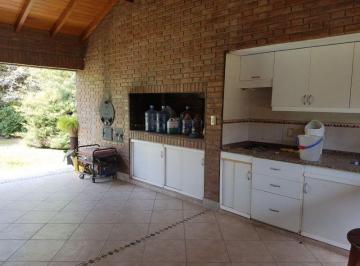 Casa · 241m² · 3 Dormitorios · 1 Cochera · El Paso