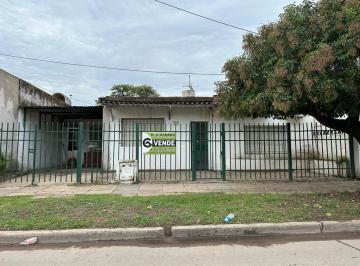 Casa · 150m² · 4 Ambientes · 1 Cochera · En Venta | Propiedad con 3 Ambientes, Patio y Entrada Para Vehiculos en Barrio San Jose, Moreno