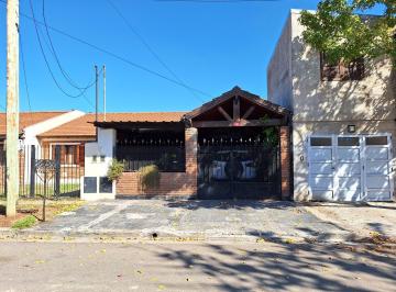 Casa · 90m² · 3 Ambientes · 1 Cochera · Casa en Venta