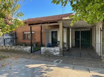 Casa · 90m² · 3 Ambientes · 1 Cochera · Casa a La Venta