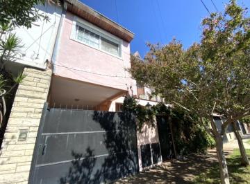 Casa · 260m² · 6 Ambientes · 2 Cocheras · Casa en Beccar, San Isidro.