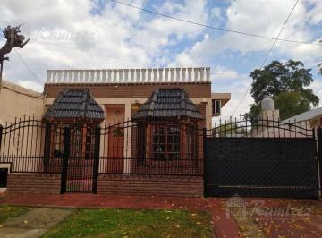 Casa · 124m² · 4 Ambientes · 1 Cochera · Casa Cuatro Amb. en Venta - Ituzaingo
