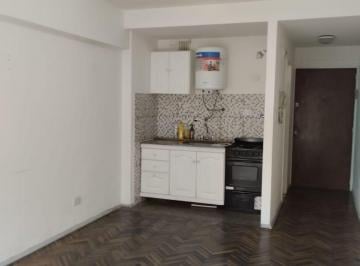 Departamento de 1 ambiente, La Matanza · Departamento un Amb con Patio en Alquiler en Ramos Mejía