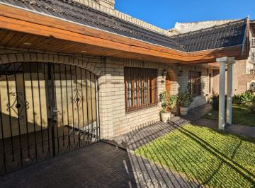 Casa · 200m² · 3 Ambientes · 6 Cocheras · Casa en Venta José Mármol Calle Molina Al 1000